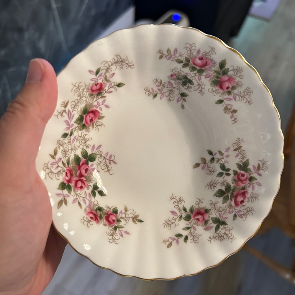 Royal Albert lavender rose Dessert bowl LIKE NEW